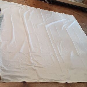 White texture shower curtain with 12 matching shower rings